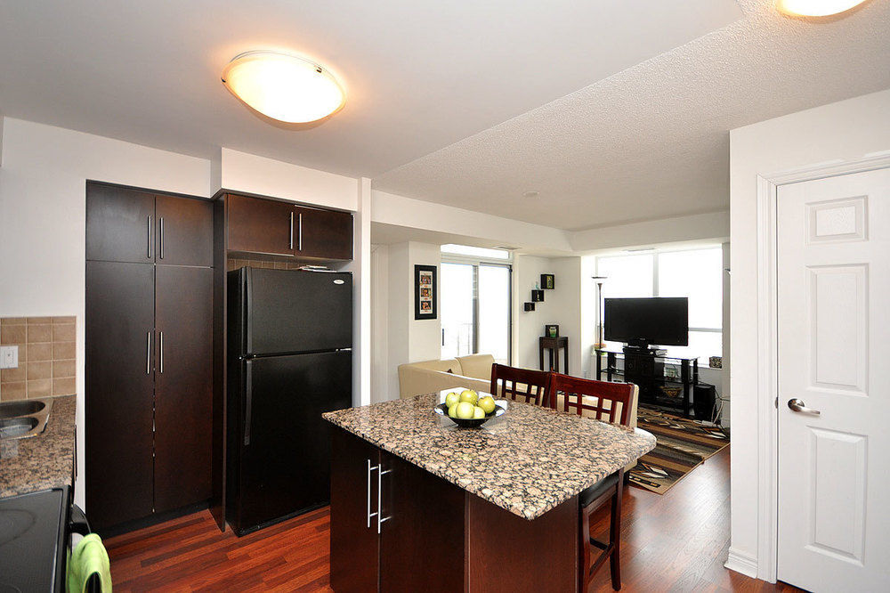 Napa Furnished Rental Apartments Square One Mississauga Buitenkant foto